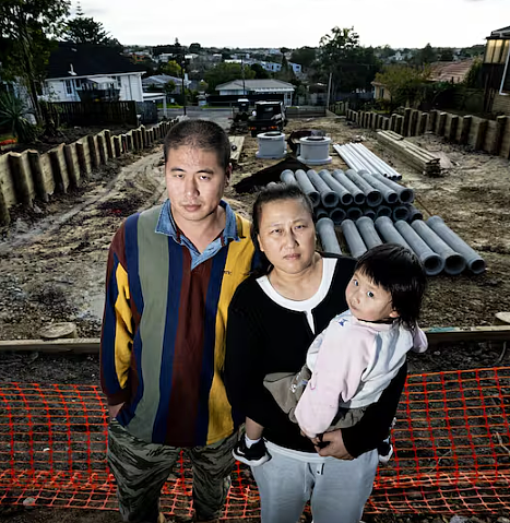 新西兰华人夫妻：“开发商，未经允许砍我家后墙”！对方回怼：“一铲子惹上硬茬”......（组图） - 1