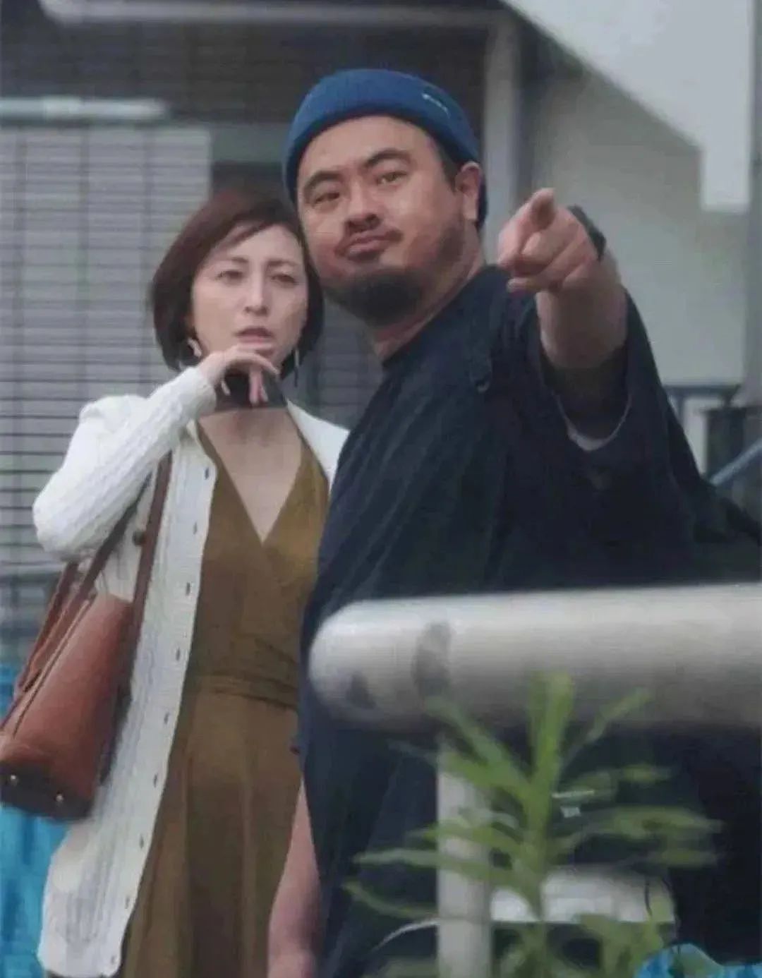 国民女神也塌了?奉子闪婚却出轨绝世丑男、离婚后当街发疯,官宣被捕入狱:她“高开癫走”的人生早已注定(组图) - 4