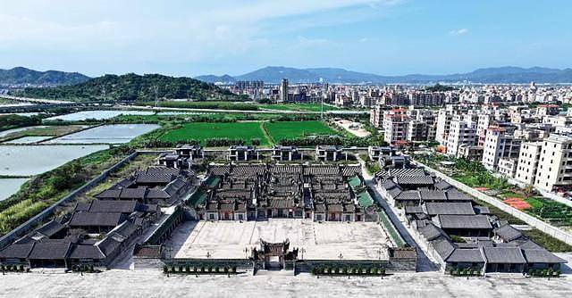 “潮汕天价违建“曾被政府贴封条，建设方拆门施工（组图） - 1