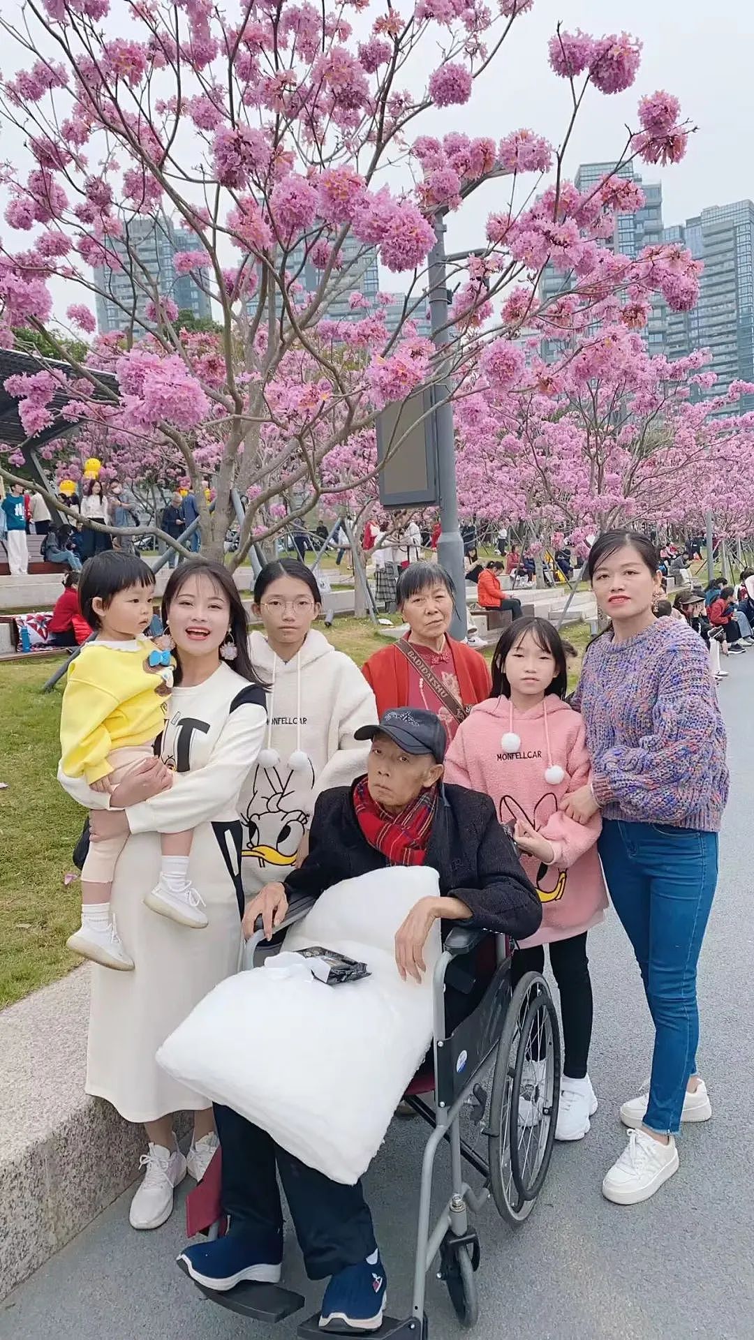 被骂“以色示人”后，女诗人的反击（组图） - 31