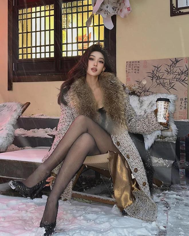 【美女】绝美S型身材,人间尤物,眼神勾魂,你顶不住的,太迷人(组图) - 11