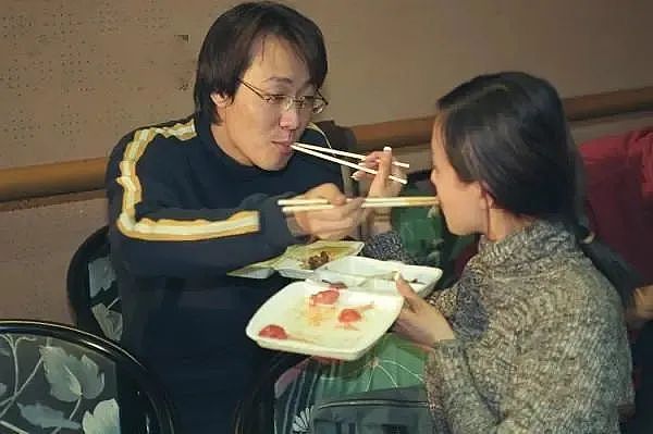 【情感】51岁朱媛媛病逝,辛柏青痛别爱妻,两人恩爱半生堪称“模范夫妻”(组图) - 4