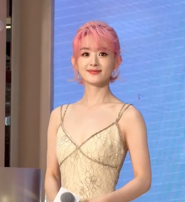赵丽颖恋情曝光后首现身,粉发被吐槽像精神小妹,秀美背力挽狂澜(组图) - 5