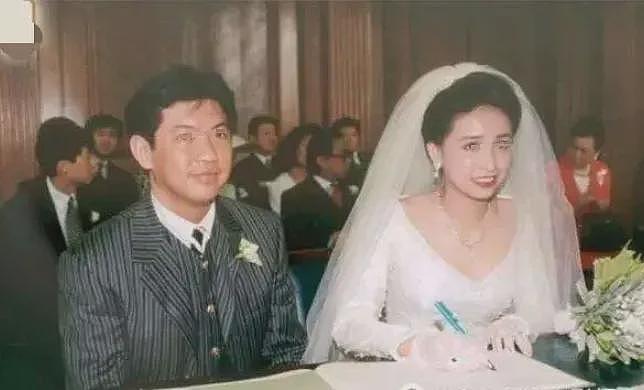 老公死在枕边？！绯闻缠身豪门独宠30年，丧夫四年守巨额遗产，不惧流言成最美豪门奶奶？（组图） - 19