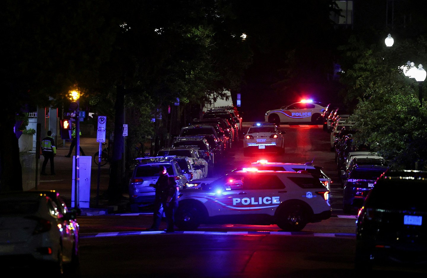 华盛顿突发枪击，两名以色列使馆员工当场身亡！枪手被捕时大喊“解放巴勒斯坦”（视频/组图） - 5