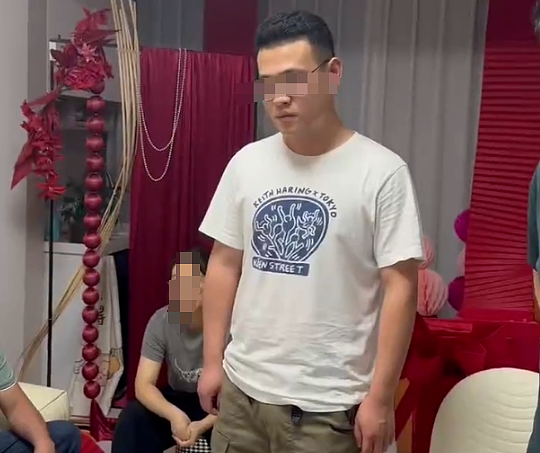 浙江交通局“一男娶两女”引爆热议！先后办婚礼被发现，现场太精彩（组图） - 4