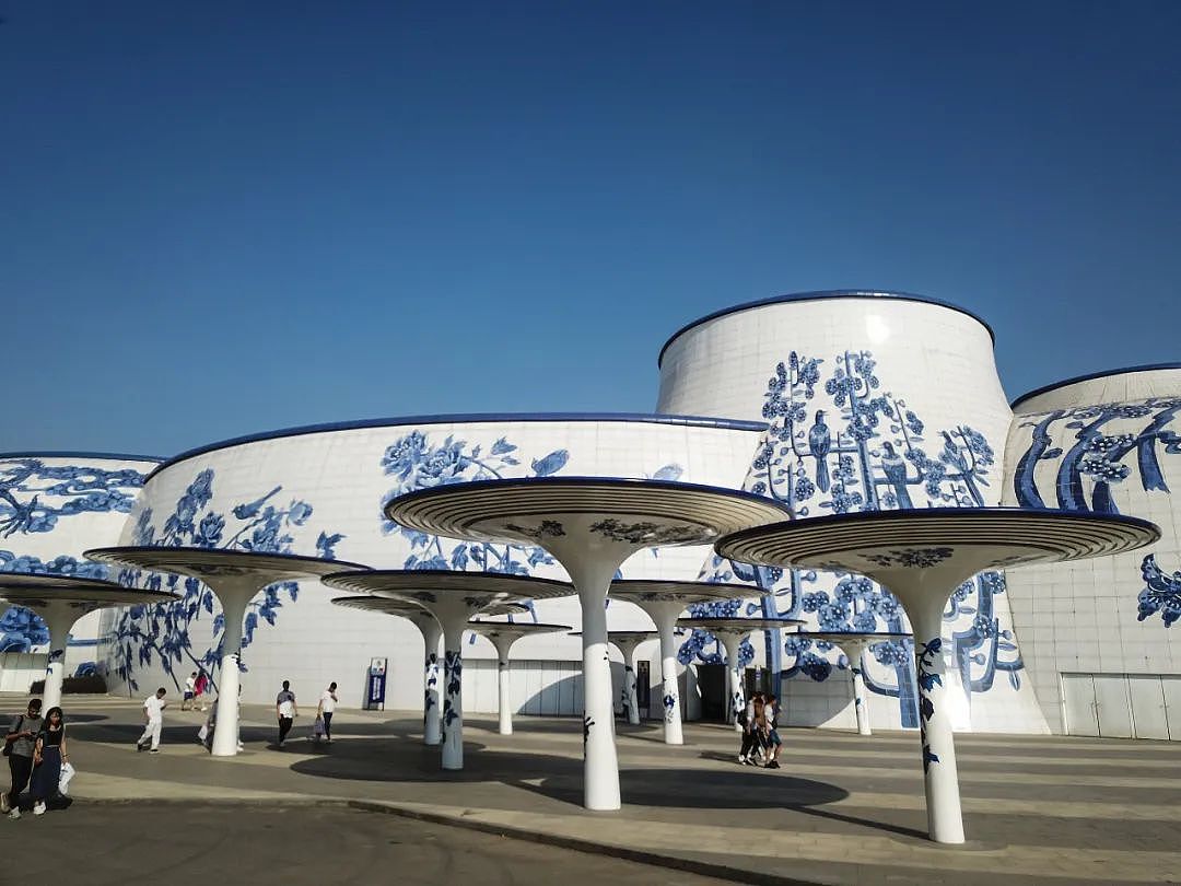 砸400亿烧出26只“青花瓷碗“！王健林审美遭群嘲。网友：东方美学大型翻车现场（组图） - 20