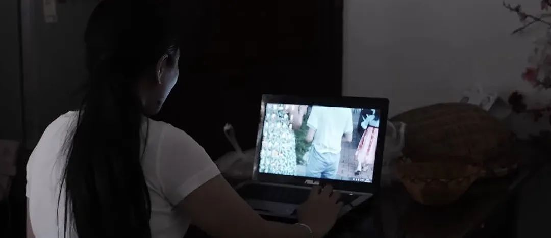 被骂“以色示人”后，女诗人的反击（组图） - 18