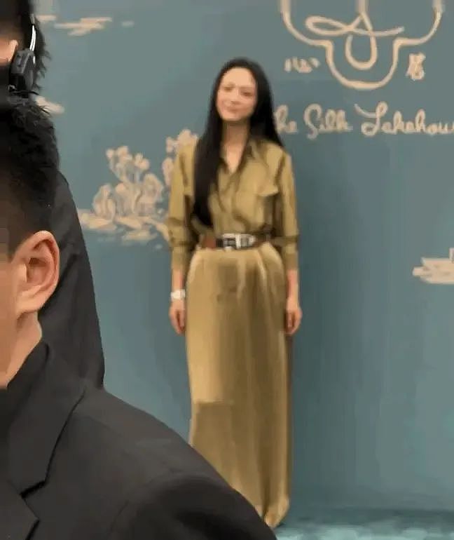60岁仍光彩照人！刘嘉玲苏州省亲，淡妆出镜惊艳全场！网友：发现惊人大秘密（组图） - 12