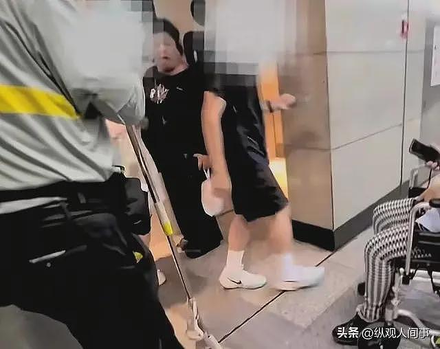 奇葩！情侣占用无障碍厕所1小时，3次敲门不开，女孩手里东西抢镜（组图） - 10