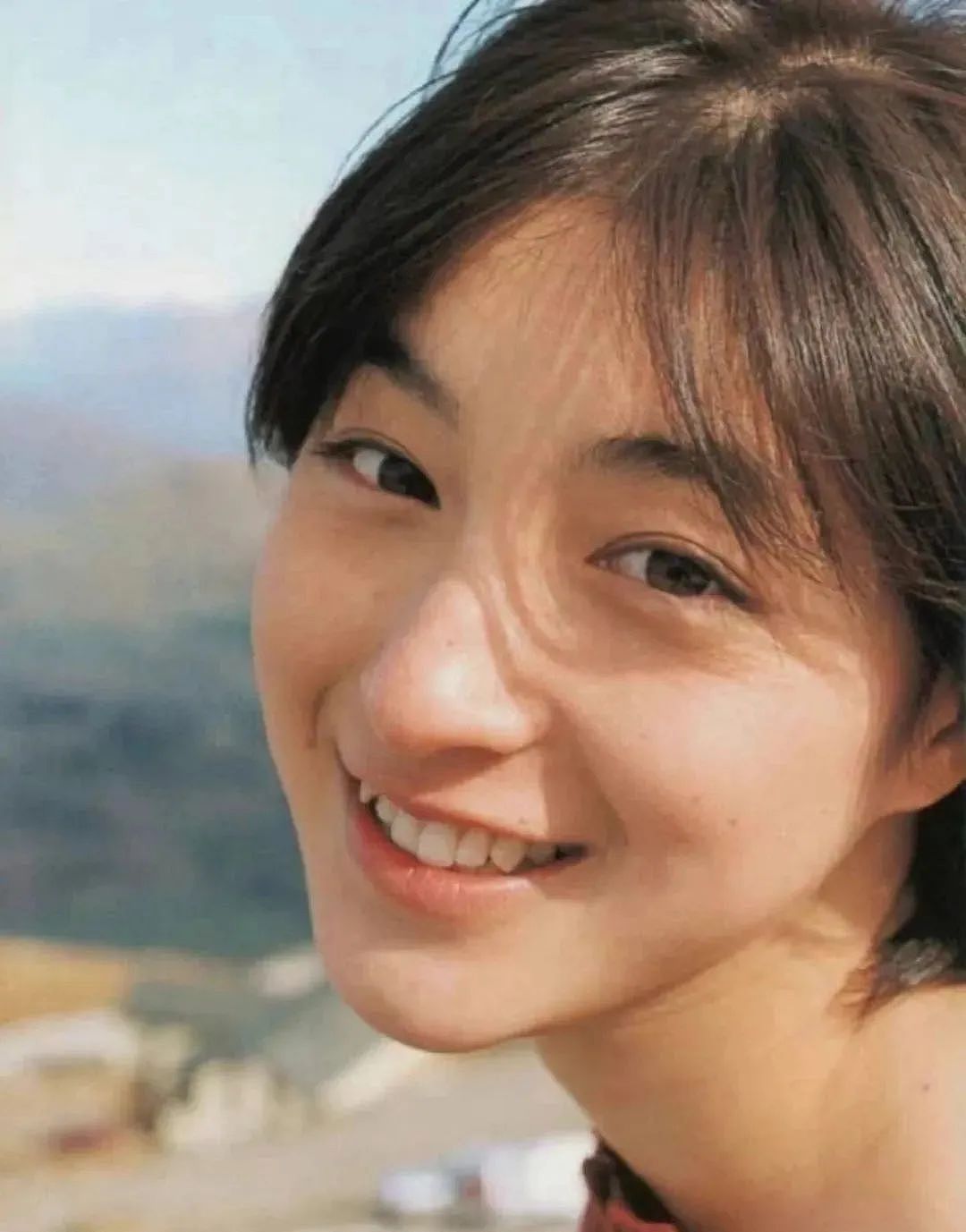 国民女神也塌了?奉子闪婚却出轨绝世丑男、离婚后当街发疯,官宣被捕入狱:她“高开癫走”的人生早已注定(组图) - 3