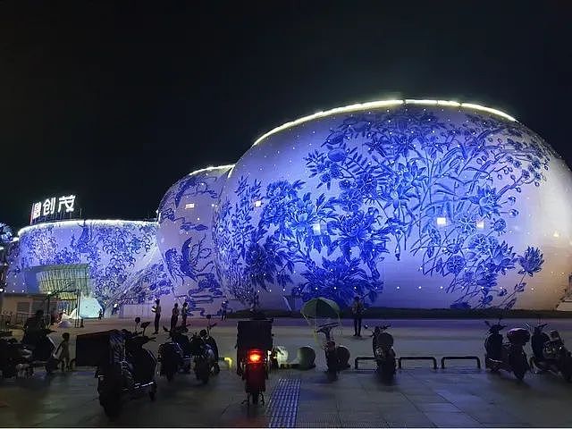 砸400亿烧出26只“青花瓷碗“！王健林审美遭群嘲。网友：东方美学大型翻车现场（组图） - 14