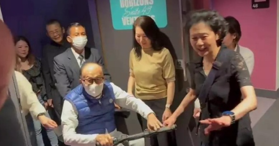 李嘉诚现身演唱会后，港口交易大反转，他的“识时务”显露无遗（组图） - 4