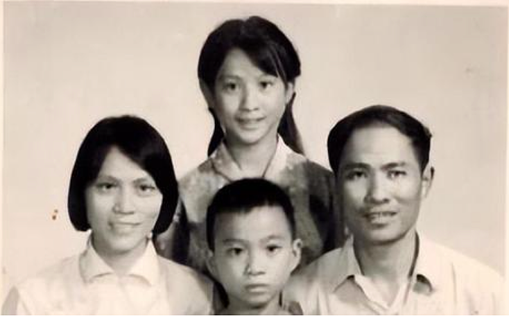 60岁仍光彩照人！刘嘉玲苏州省亲，淡妆出镜惊艳全场！网友：发现惊人大秘密（组图） - 7