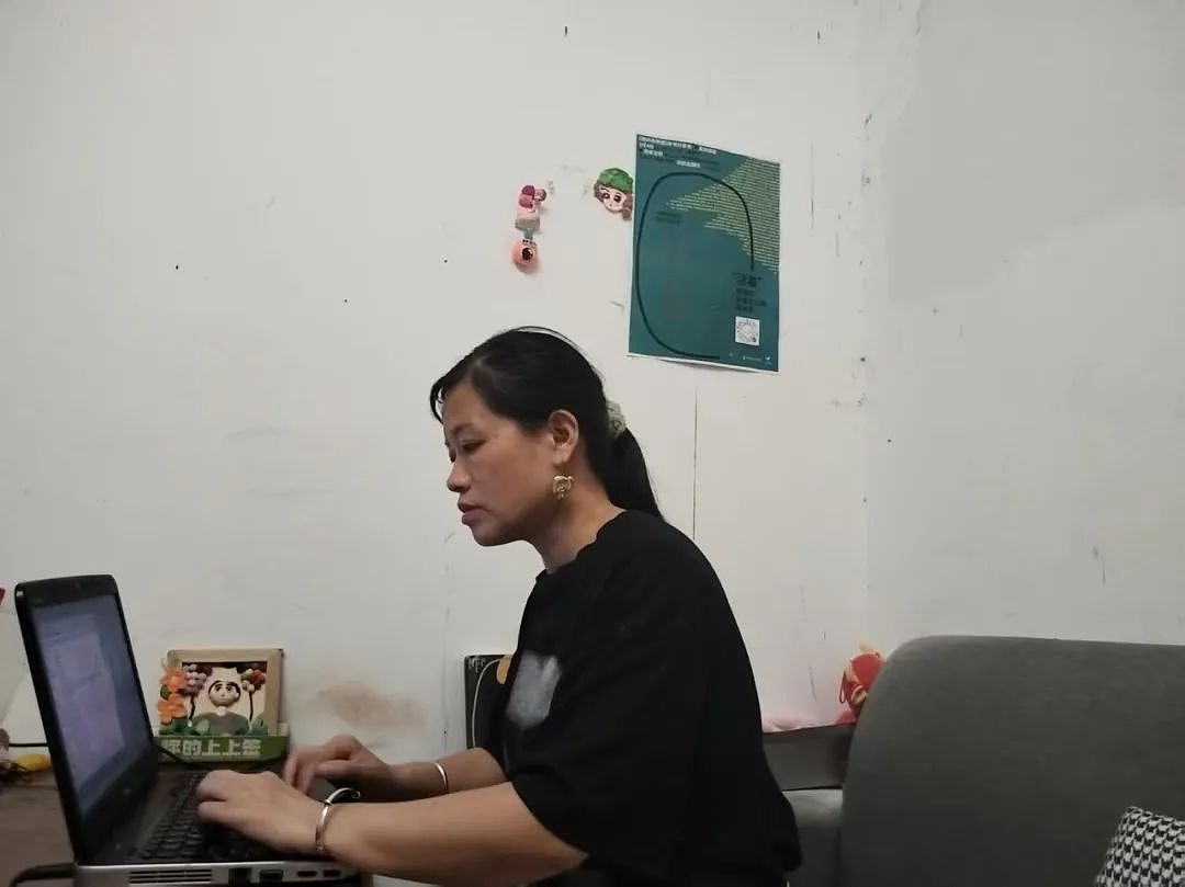 被骂“以色示人”后，女诗人的反击（组图） - 25