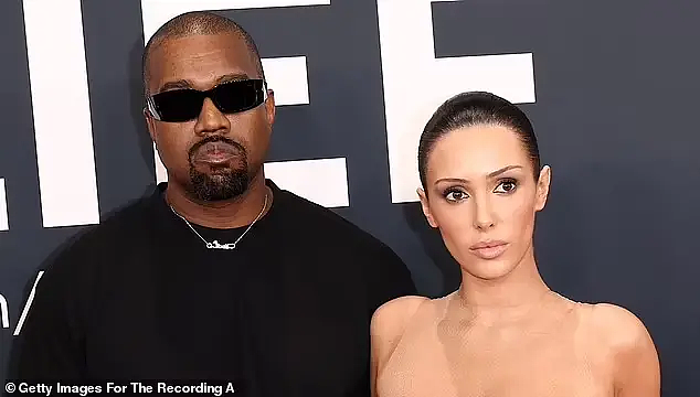 侃爷老婆穿渔网吊带现身西班牙！两口子不再闹离婚，比安卡竟成功夺权当经纪人？网友：但还是穿这…（组图） - 12