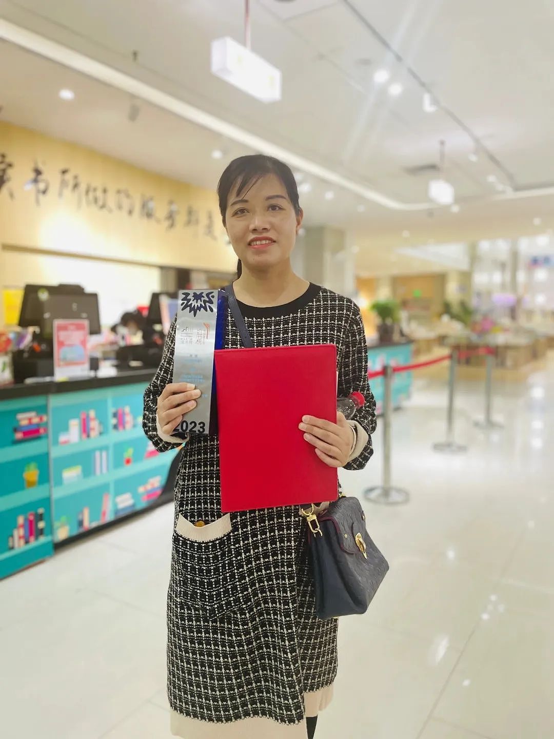 被骂“以色示人”后，女诗人的反击（组图） - 28