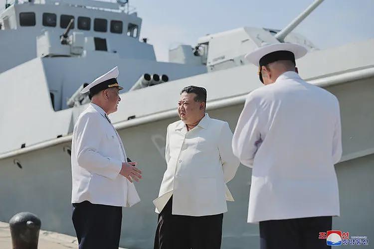 朝鲜5千吨驱逐舰下水失败，舰体或扭断，金正恩震怒下令严办（组图） - 6