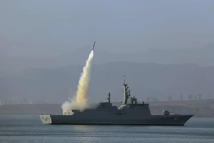 朝鲜5千吨驱逐舰下水失败，舰体或扭断，金正恩震怒下令严办（组图） - 5