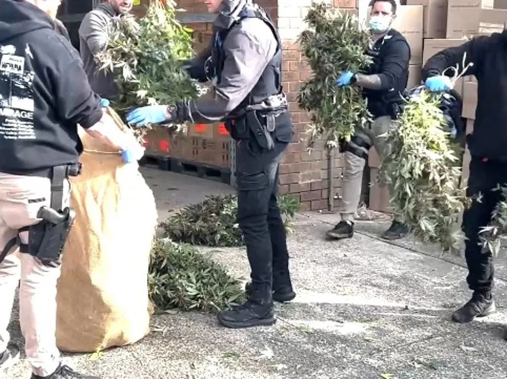 墨尔本东区两家工厂，被警察查封！（组图） - 1