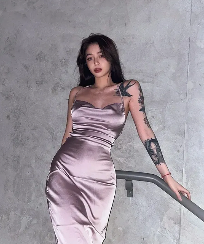 【美女】97年海外辣妹“比基尼照”吸粉无数,34D+蜜桃臀绝了…(组图) - 5