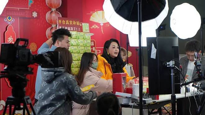 51岁曹颖自曝患癌，放心不下年幼的儿子，坦言当了妈妈后不敢生病（组图） - 8