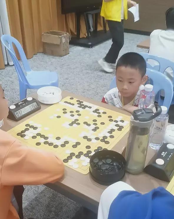 9岁围棋天才跳楼后续，父亲已清空账号，知情人：施暴时谁劝打谁（组图） - 6