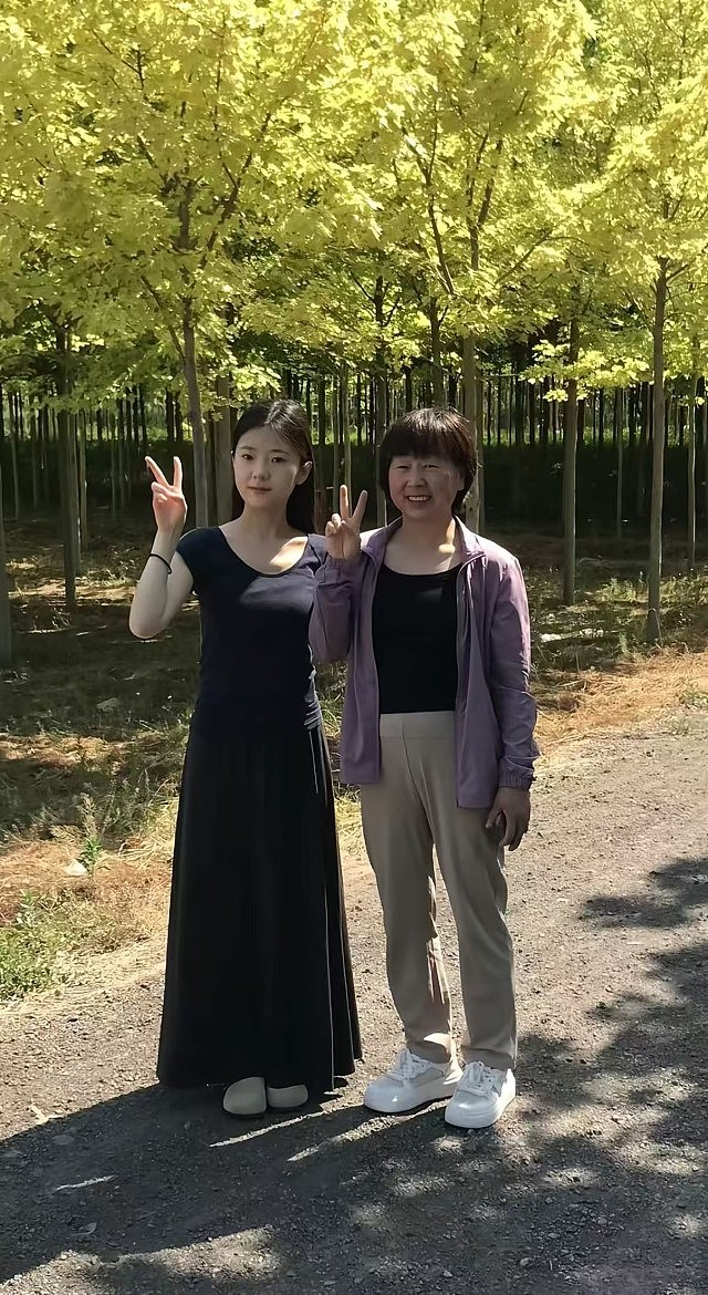 美女幼师遭陌生男狂刺13刀丧命，与母通电传惨叫声...（组图） - 2