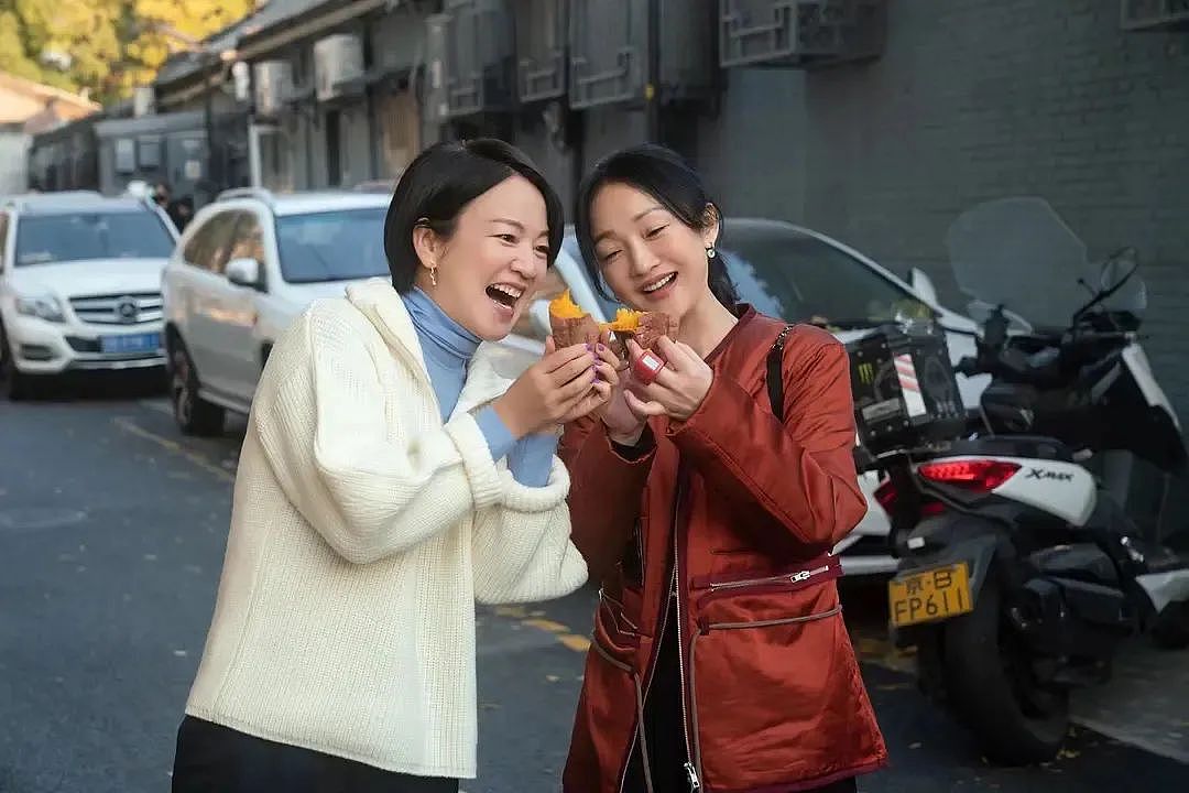 嫁转世活佛11年!为博闺蜜一笑跳楼、恋上二婚僧人不敢承认、未婚先孕无奈领证一年只见5回?(组图) - 8
