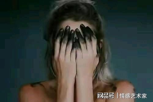 44岁亲生母亲夺走了18岁儿子第一次,之后保持26年乱伦关系(组图) - 2
