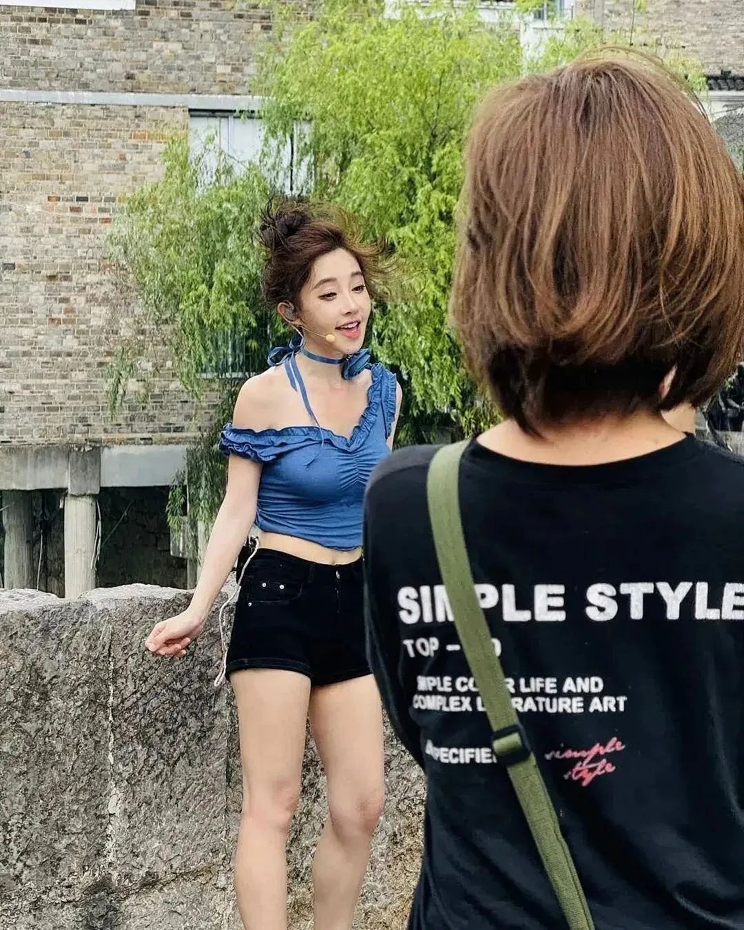 【美女】冯提莫凹凸曲线震惊全网!网友直呼:这比例也太夸张了吧(组图) - 3