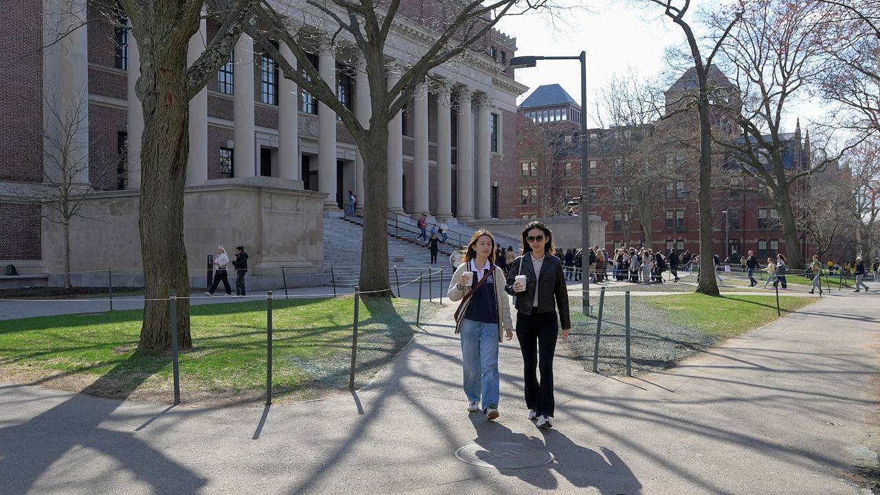 哈佛大学不能收留学生会怎样？逾25%学生或需转学，研究生受冲击（组图） - 1