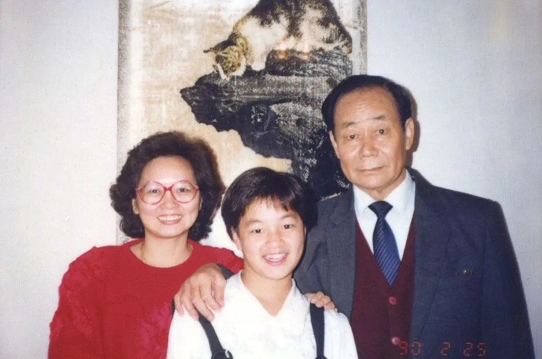 嫁转世活佛11年!为博闺蜜一笑跳楼、恋上二婚僧人不敢承认、未婚先孕无奈领证一年只见5回?(组图) - 11