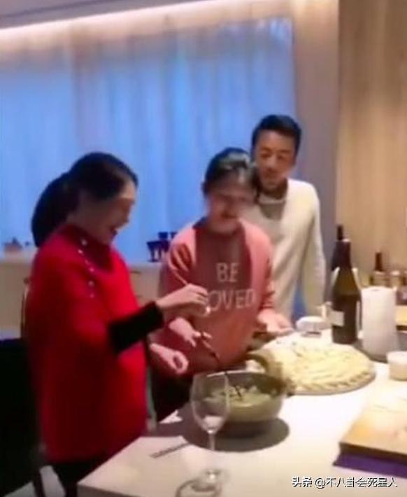 汪小菲忙完婚礼立刻直播,疑似经济状况不佳,致谢文字影射大S(组图) - 15