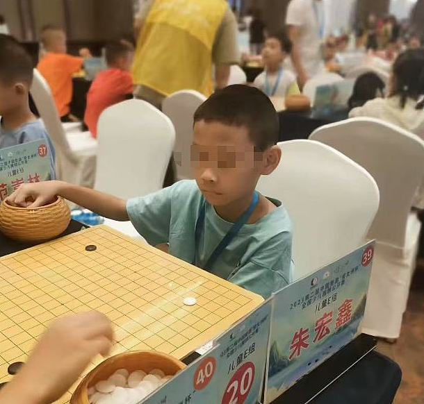 悲痛!才9岁,中国围棋神童跳楼轻生!输棋被爸爸当众踹打(组图) - 6