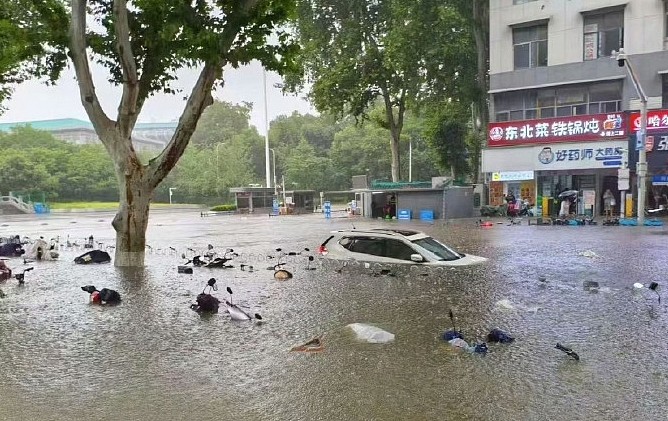 中国南方暴雨成灾！武汉大学水淹至肩膀，广西、贵州泥石流，至少3人遇难、数十人失联（视频/组图） - 2