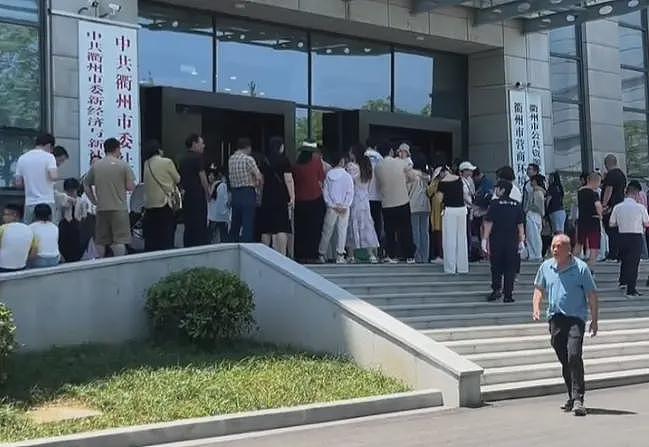百强县政府大院太“寒碜”，打了穷县大基建的脸（组图） - 3