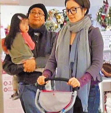 嫁转世活佛11年!为博闺蜜一笑跳楼、恋上二婚僧人不敢承认、未婚先孕无奈领证一年只见5回?(组图) - 37