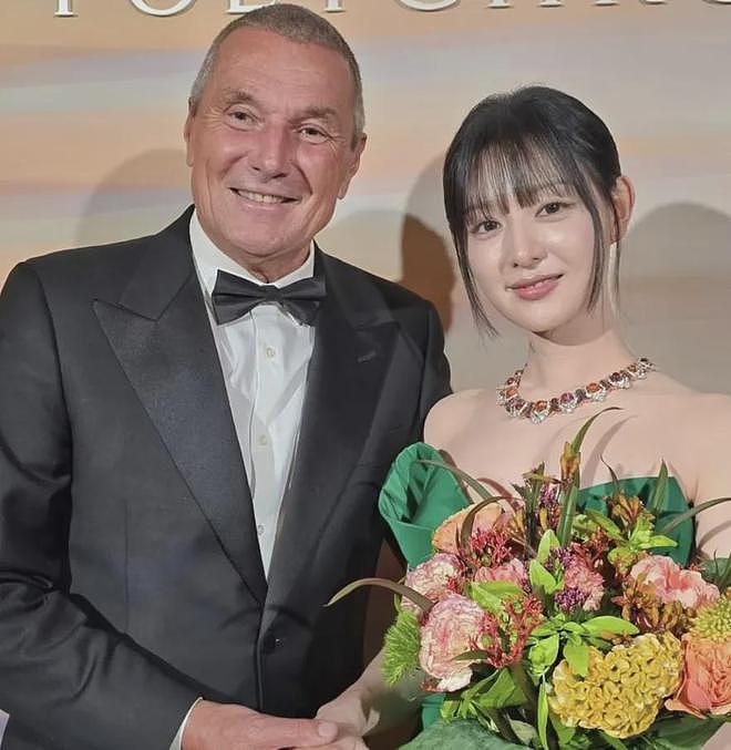 32岁金智媛没了韩式滤镜,生图曝光被吐槽小家子气,水光肌太油腻(组图) - 6