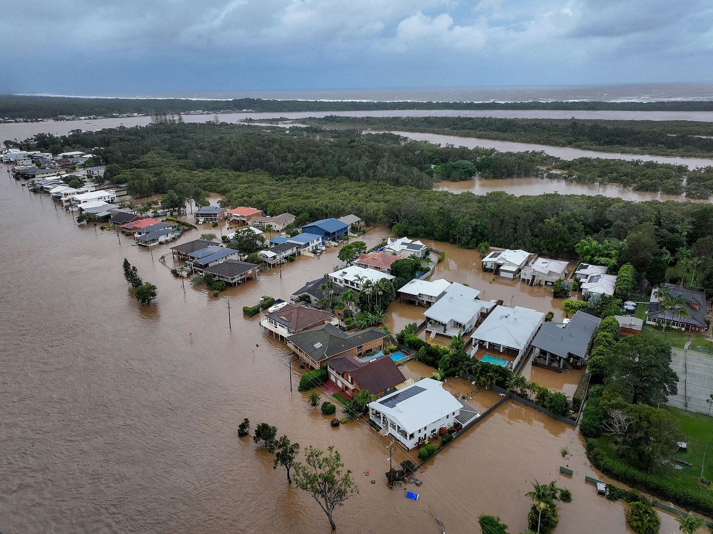 澳洲东部连日暴雨引发水灾至少4死，约5万人受困（组图） - 3