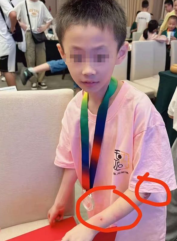 悲痛!才9岁,中国围棋神童跳楼轻生!输棋被爸爸当众踹打(组图) - 4