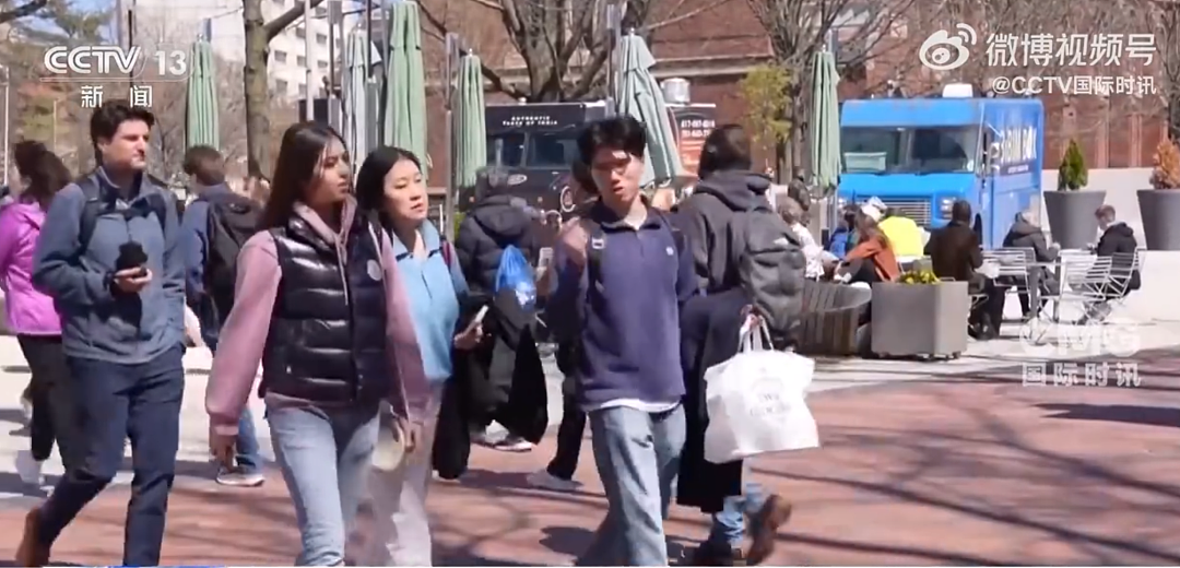特朗普政府“封杀”哈佛大学,哥大、耶鲁等也被威胁!外国学生不转学或被遣返,在美留学生该怎么办?(组图) - 4