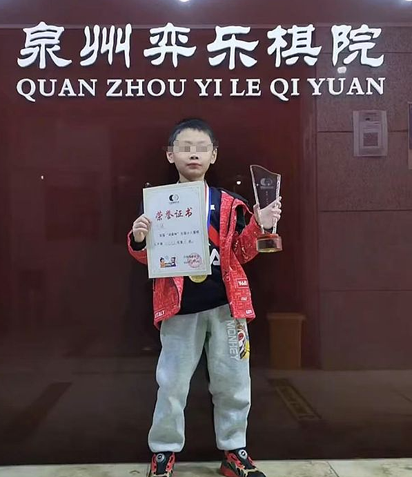 悲痛!才9岁,中国围棋神童跳楼轻生!输棋被爸爸当众踹打(组图) - 1