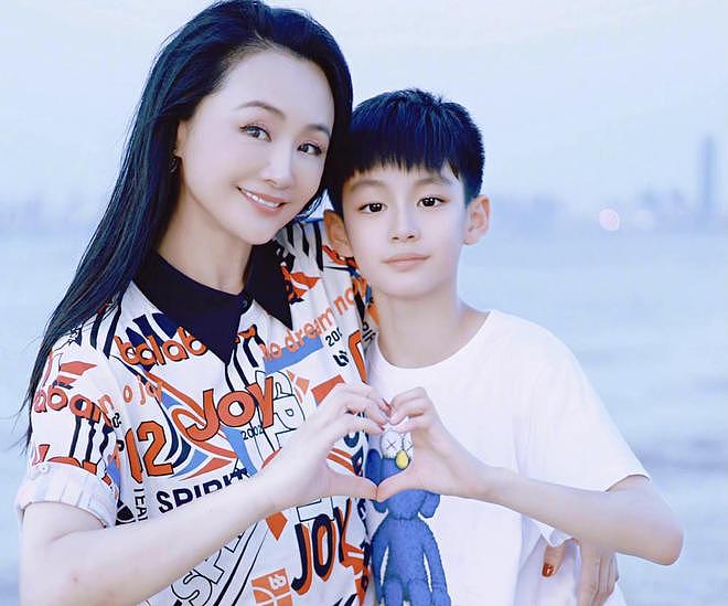 51岁曹颖自曝患癌，放心不下年幼的儿子，坦言当了妈妈后不敢生病（组图） - 13