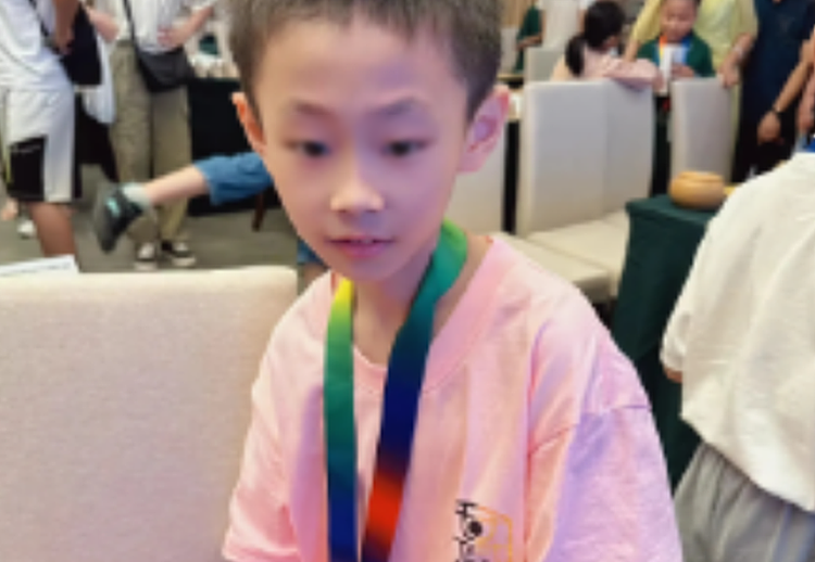 9岁冠军少年跳楼身亡，死因就藏在他爸爸的朋友圈里（组图） - 1