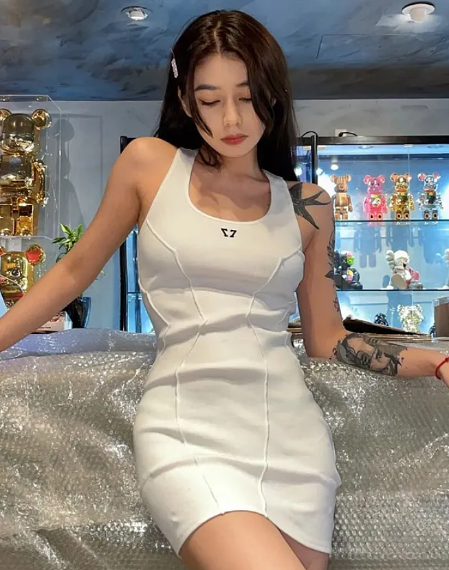 【美女】97年海外辣妹“比基尼照”吸粉无数,34D+蜜桃臀绝了…(组图) - 15