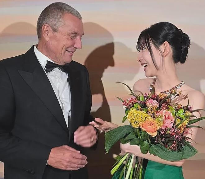 32岁金智媛没了韩式滤镜,生图曝光被吐槽小家子气,水光肌太油腻(组图) - 16