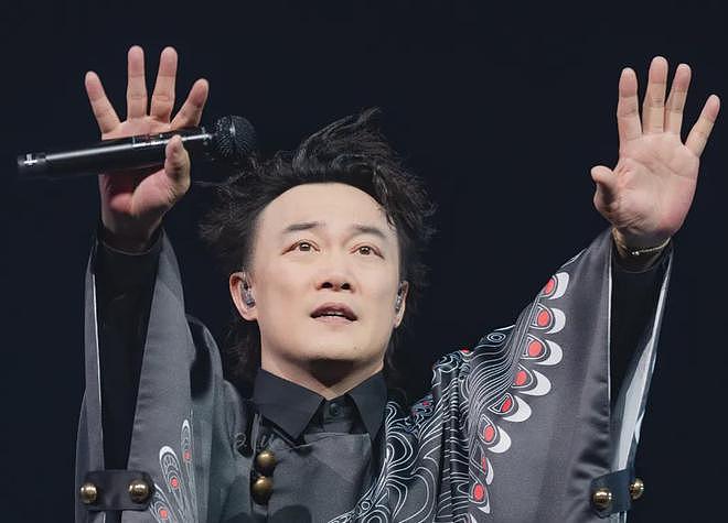 太拼!台媒曝陈奕迅演唱会票房超5500万,怪不得身体没恢复就上台(组图) - 17