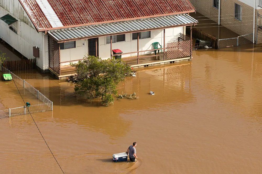 2天下几个月的雨!澳洲经历百年一遇洪灾!学校停课、机场关闭、道路中断、万户停电!(组图) - 10