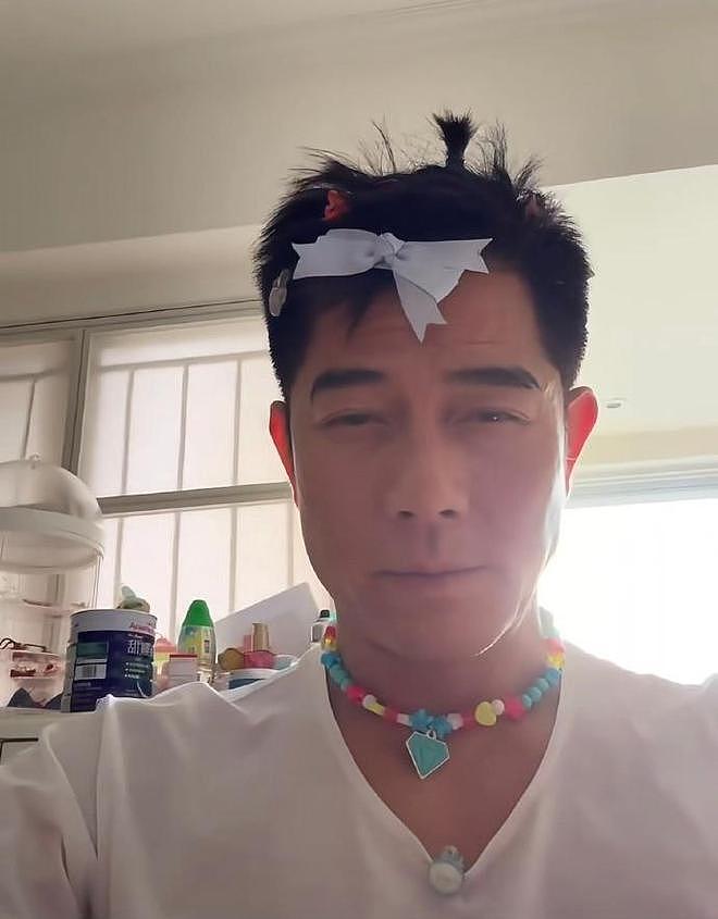 二女儿给郭富城扎巨型蝴蝶结，方媛怀三胎的消息再次坐实（组图） - 3